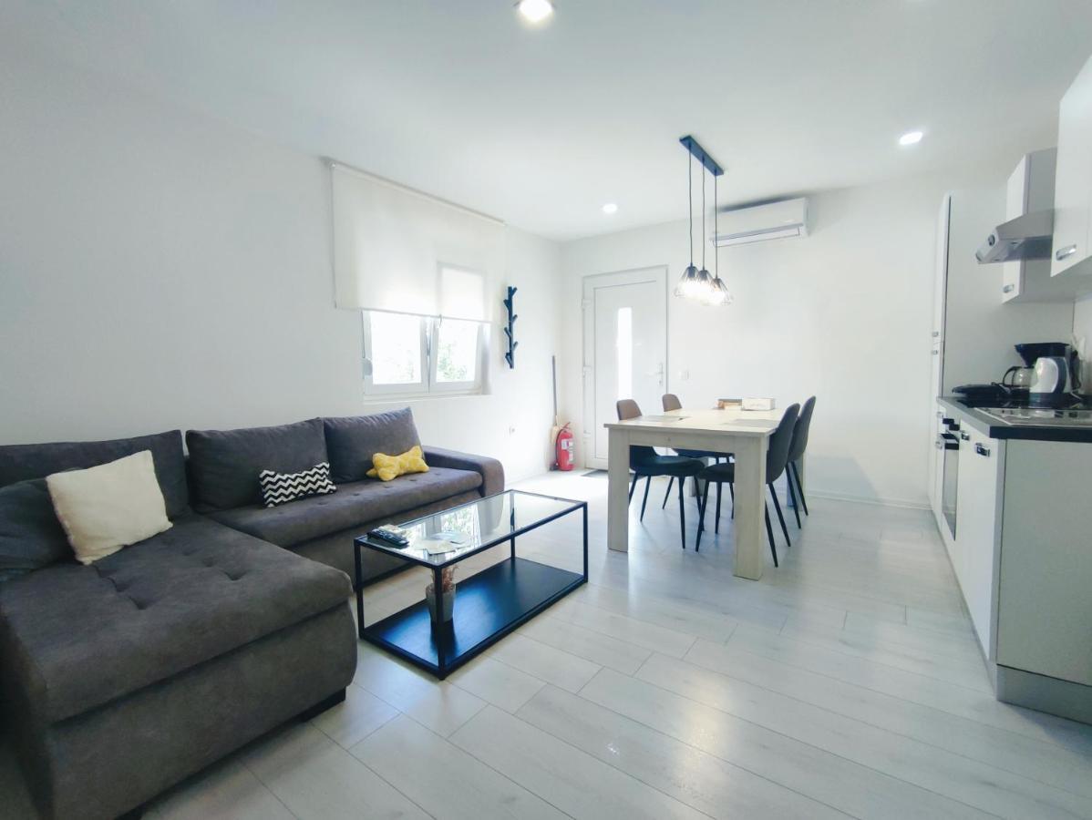 דירות Sutomiscica Garden מראה חיצוני תמונה
