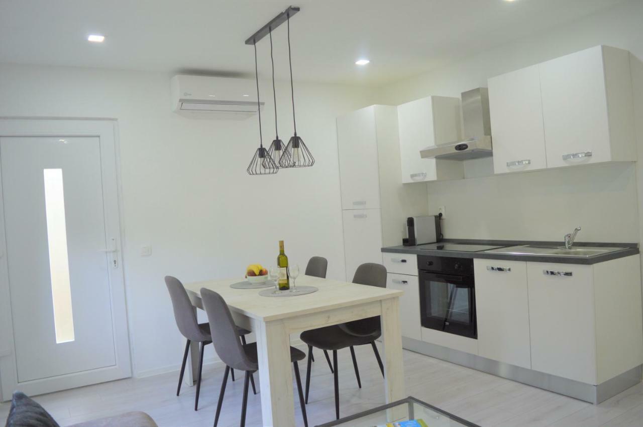 דירות Sutomiscica Garden מראה חיצוני תמונה